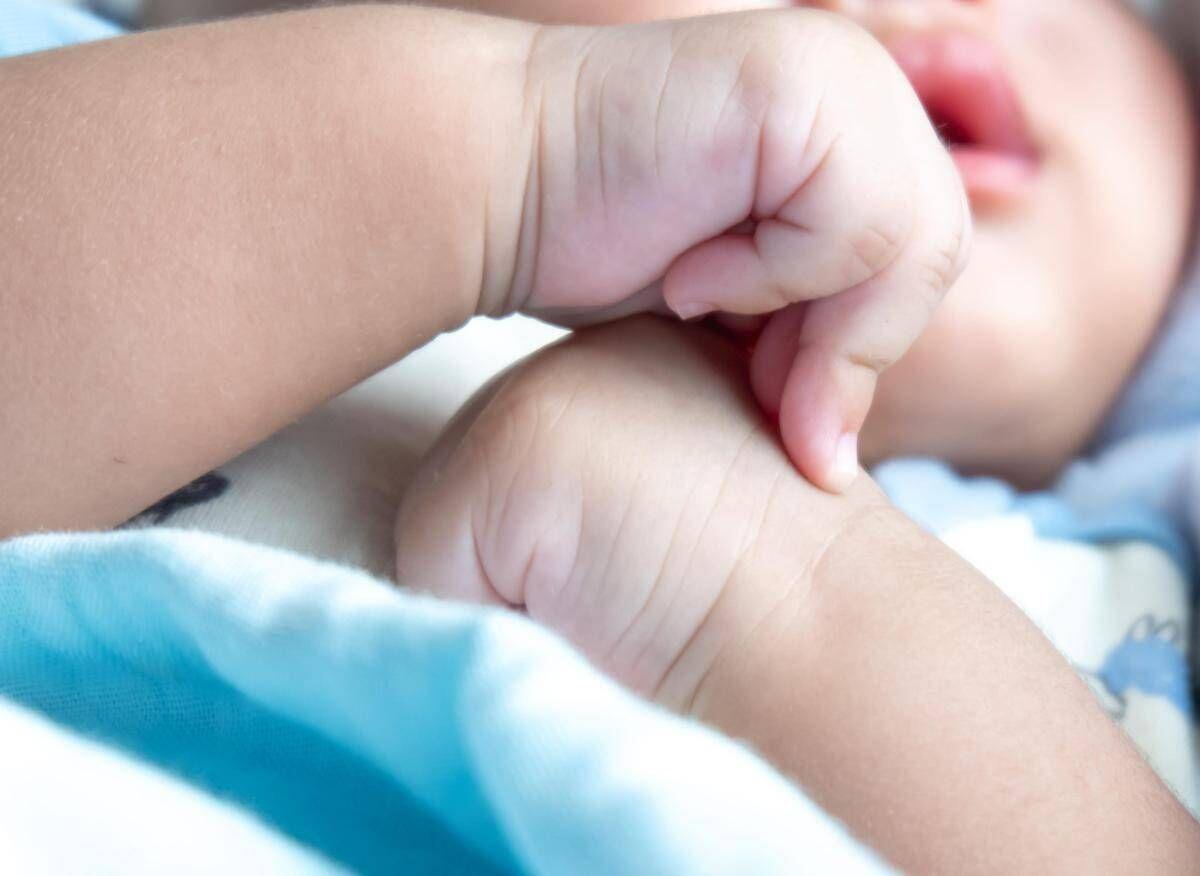 In Italia sempre meno bambini, continuano a diminuire le nascite e il numero medio di figli per donna - 