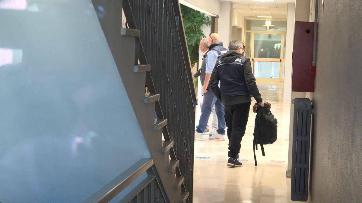 Giallo Pietracatella, agenti in un liceo di Campobasso: continua la caccia al computer - 