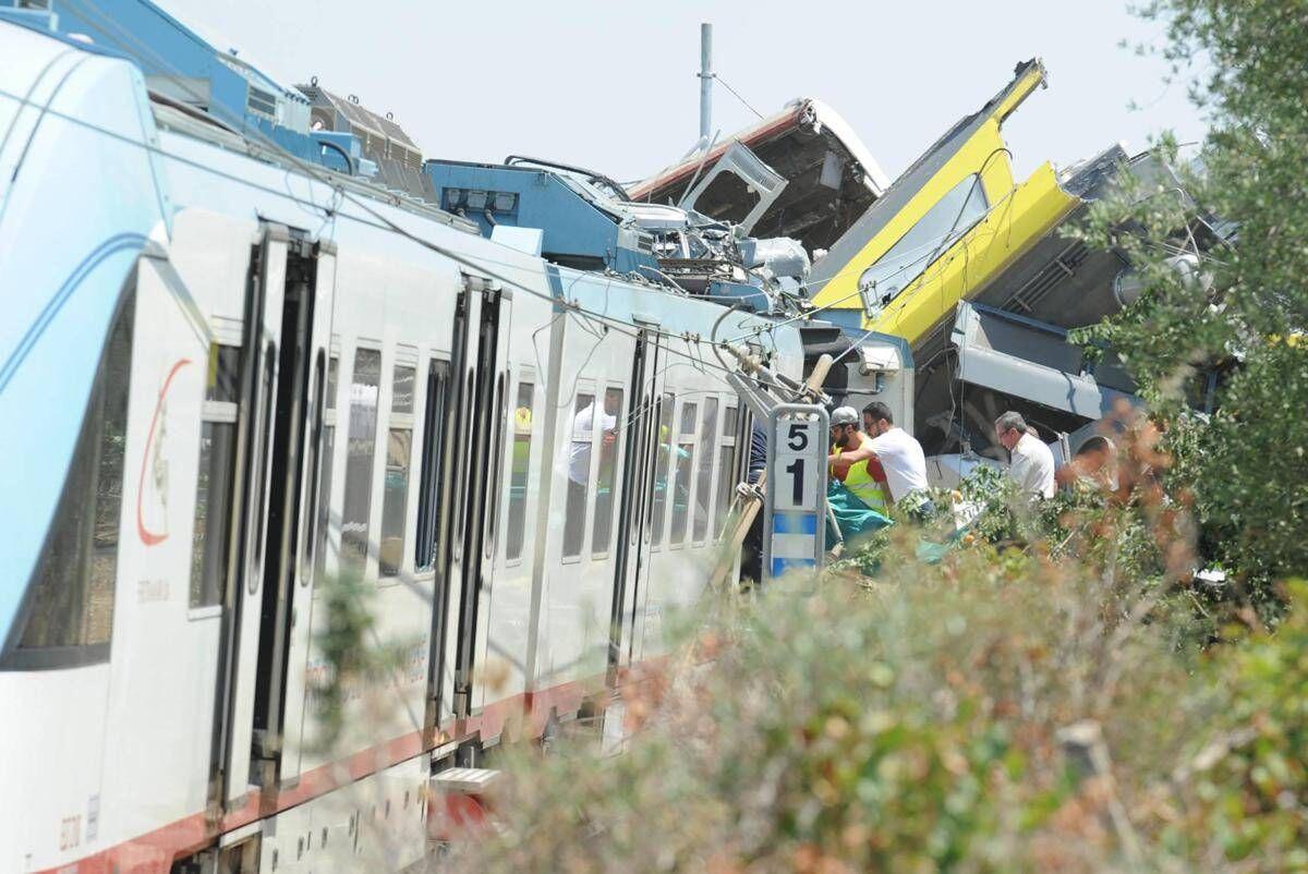 Scontro treni Andria, definitive condanne per capostazione e capotreno e assoluzioni ex dirigenti - 