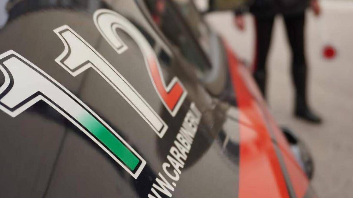 Omicidio a Vergiate, 53enne uccide la fidanzata a coltellate e si costituisce ad Avezzano: arrestato - 