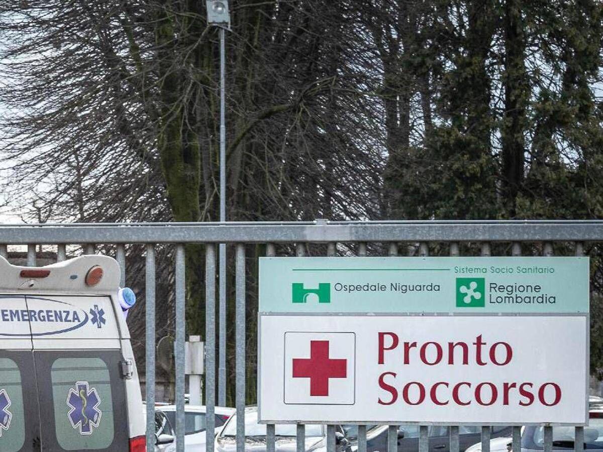 Trovato neonato abbandonato in un sacchetto della spesa a Cinisello, trasportato in codice rosso in ospedale - 