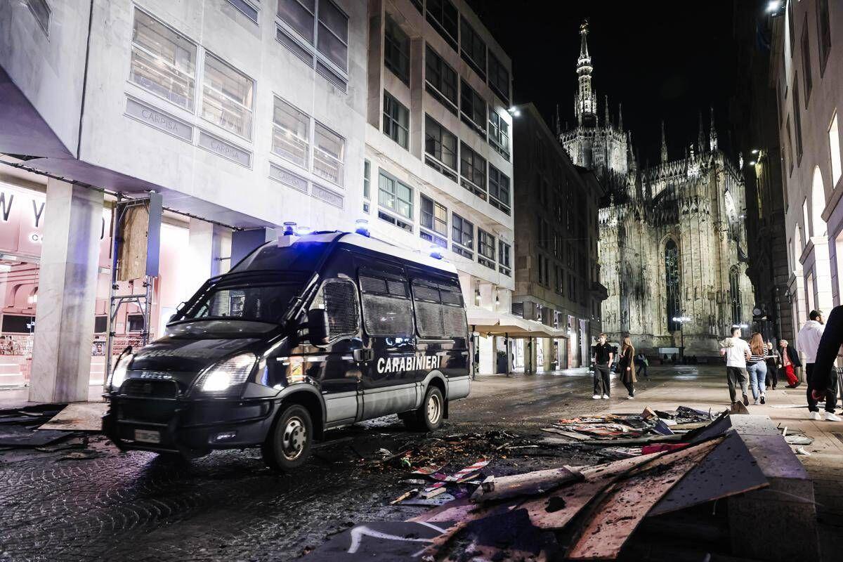 Scontri a Milano, perquisizioni per 100 persone: 51 sono minorenni. Città blindata per sabato - 