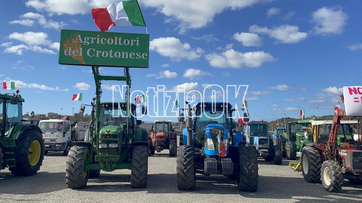 Crotone, la protesta continua fino al 27 ottobre: "Chiediamo interventi risolutivi per i problemi" - Foto: Redazione 