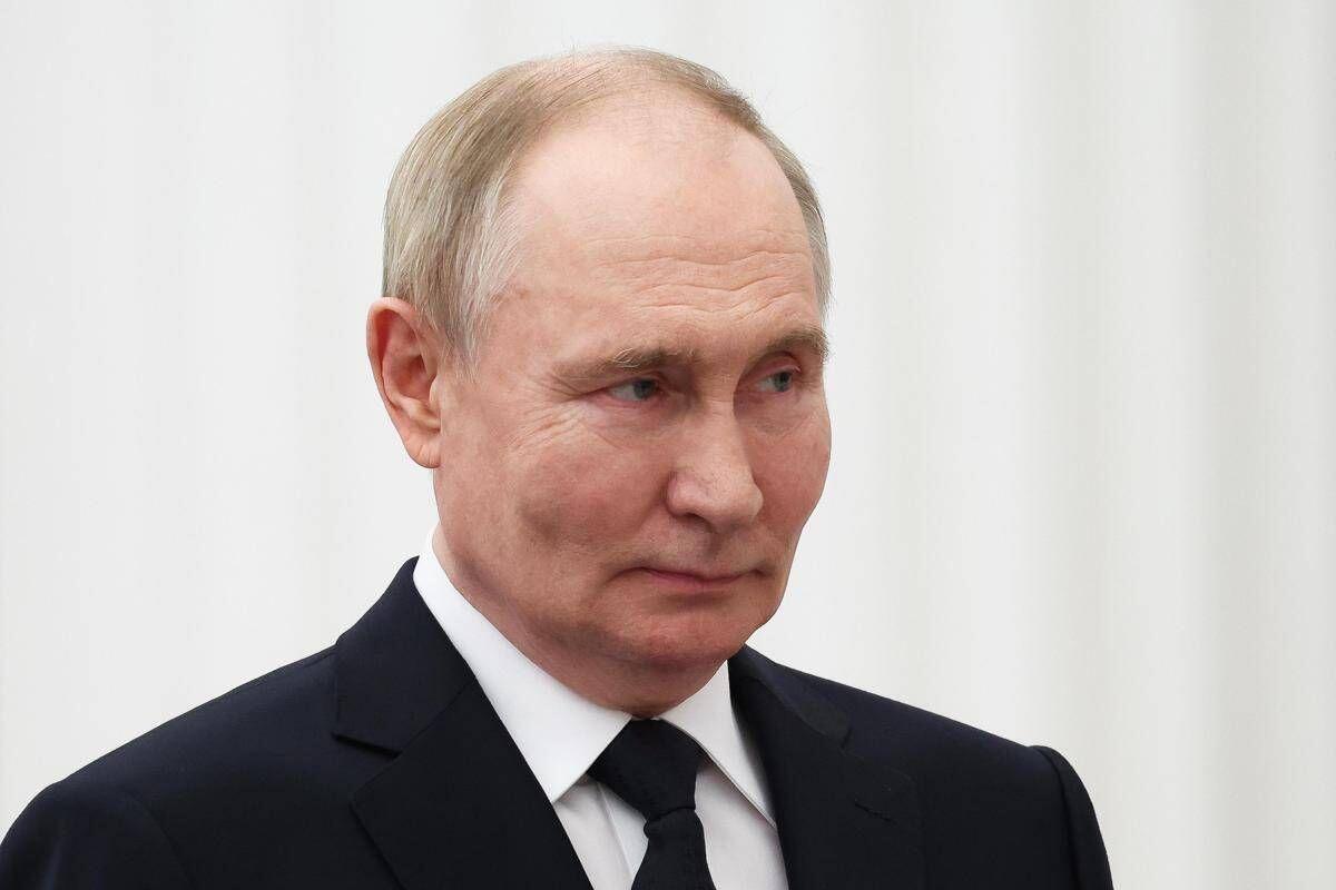 Mosca, droni ucraini contro aeroporti impediscono l'atterraggio di Putin - 