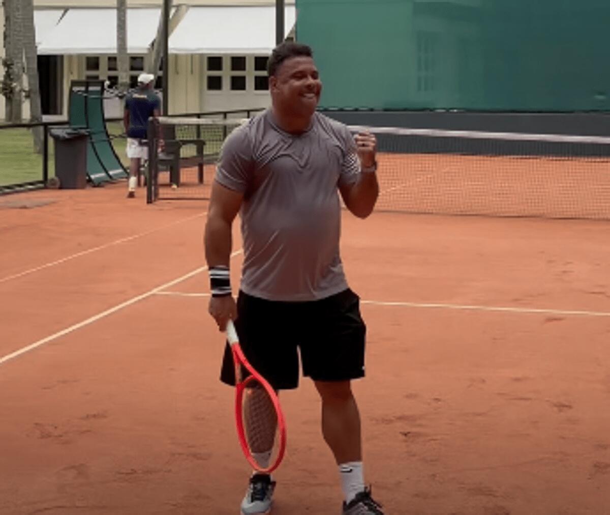 Ronaldo il Fenomeno sorprende anche nel tennis: il video in campo conquista pure Djokovic - 