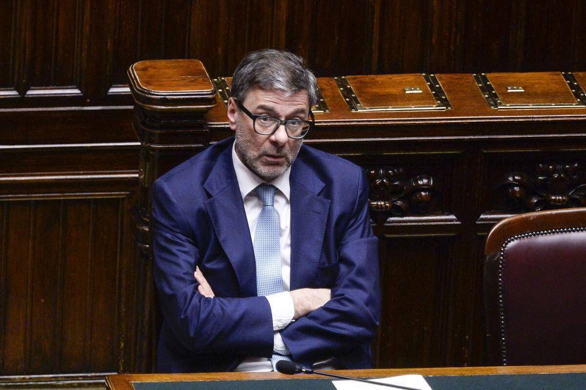 Dpfp, Giorgetti alla Camera chiede scostamento di bilancio: Aula è semivuota - 