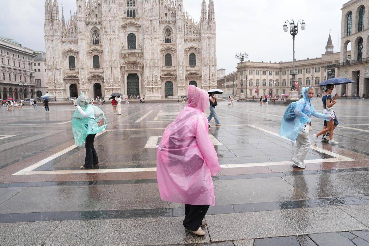 Meteo, cede l’anticiclone: arrivano piogge e rovesci a partire dal Nord-Ovest - 