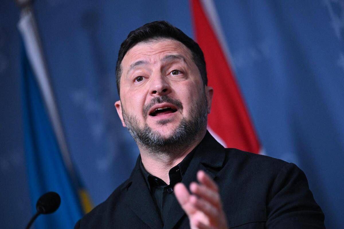Ucraina, Zelensky: "Missili russi ancora contro Kiev, Usa bloccano fornitura di Patriot" - 