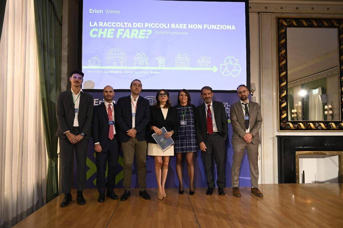 Rifiuti, studio Erion Weee: in Italia solo il 17% dei piccoli Raee viene raccolto - 