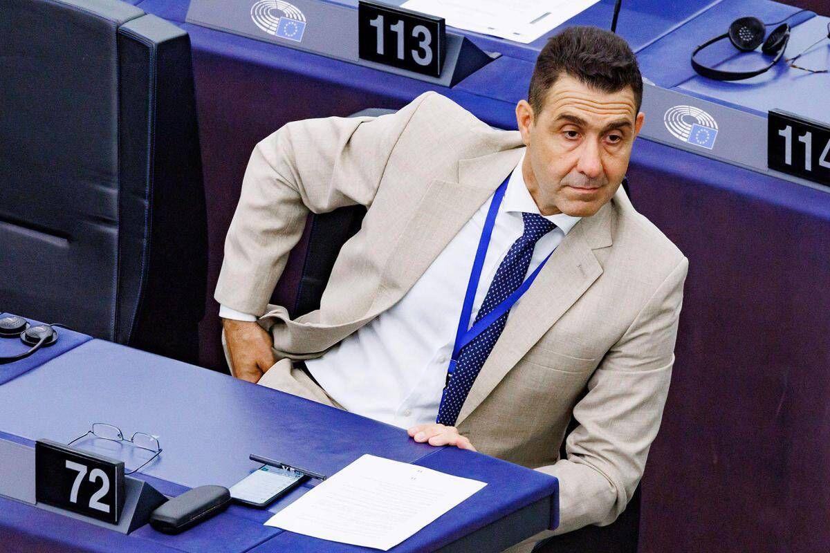 Ucraina, Vannacci contro Zelensky: "Ricatta l'Europa e vuole 70 miliardi" - 