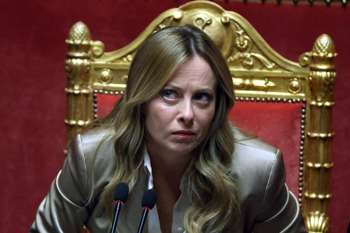 Meloni al Pd: "Non sono arrivata dove sono con carezze e moine, da sinistra misoginia" - 