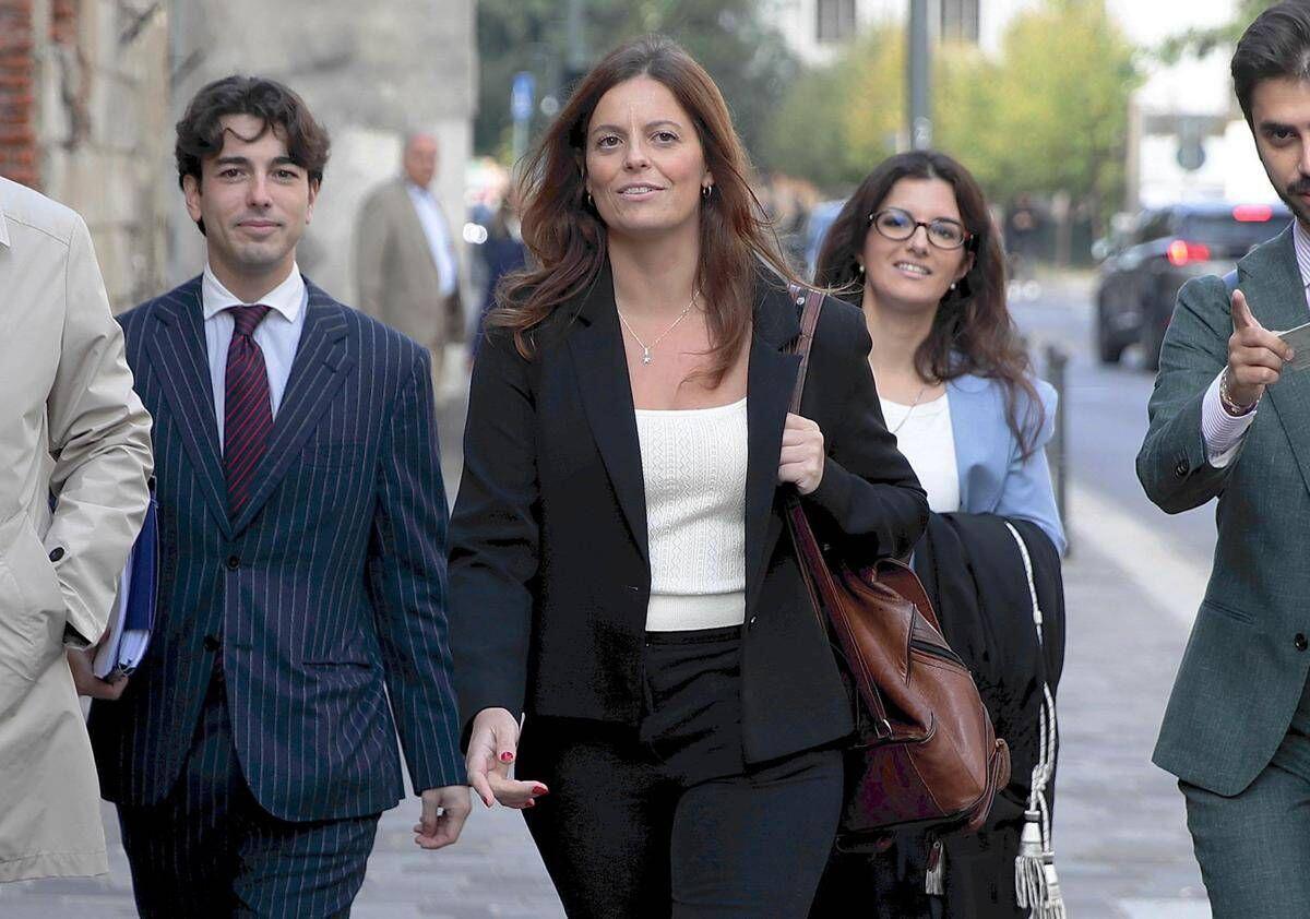 Ilaria Salis e il risarcimento agli ex collaboratori, ecco perché la condanna è stata annullata - 