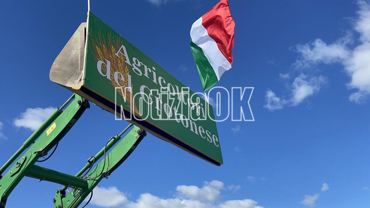 Manifestazione agricoltori, a Pizzo lacrime e disperazione: "Aiutateci, non c'è la facciamo più!" - Foto: Redazione 