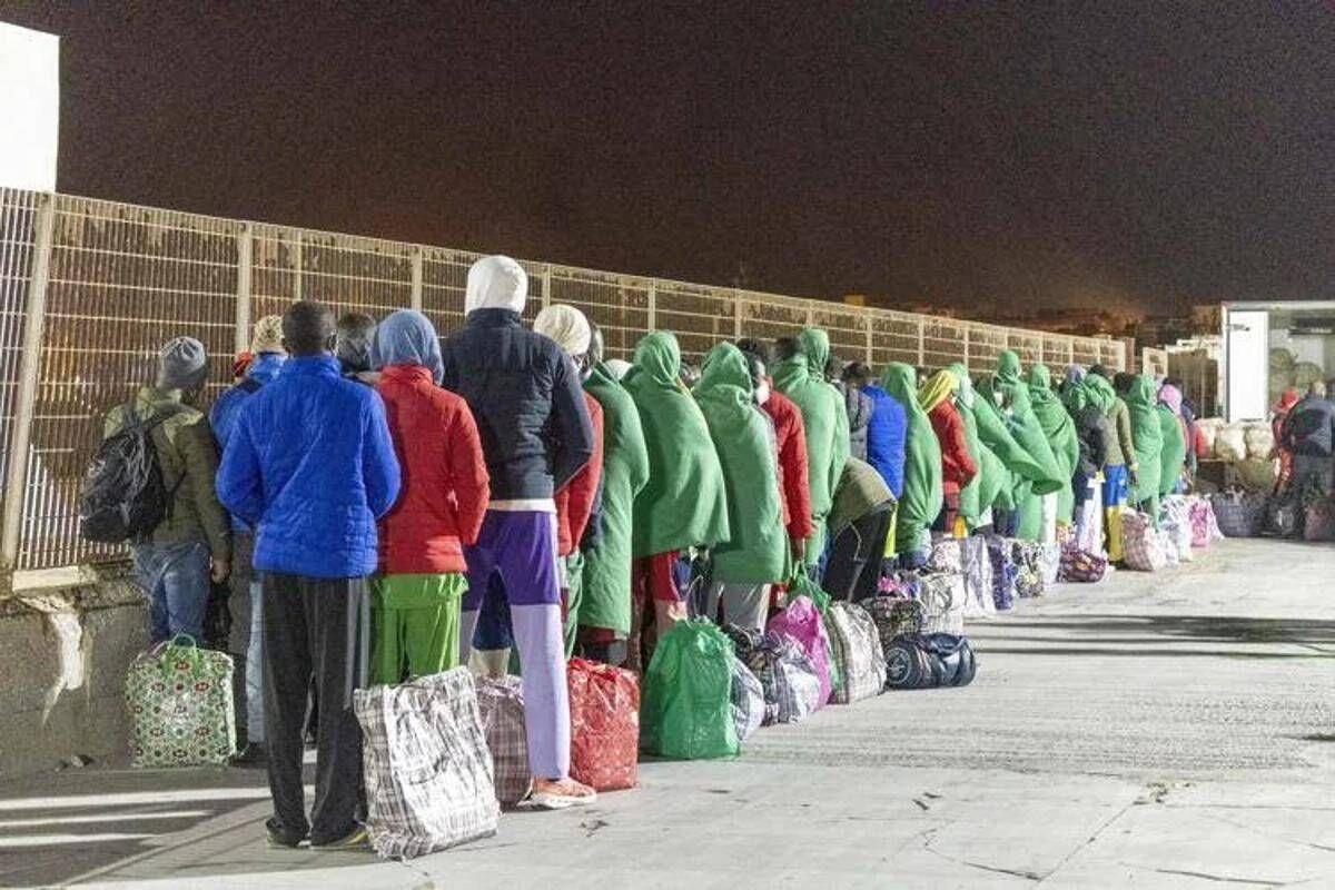 Migranti, traduceva male colloqui con richiedenti asilo: fermato interprete a Siracusa - 