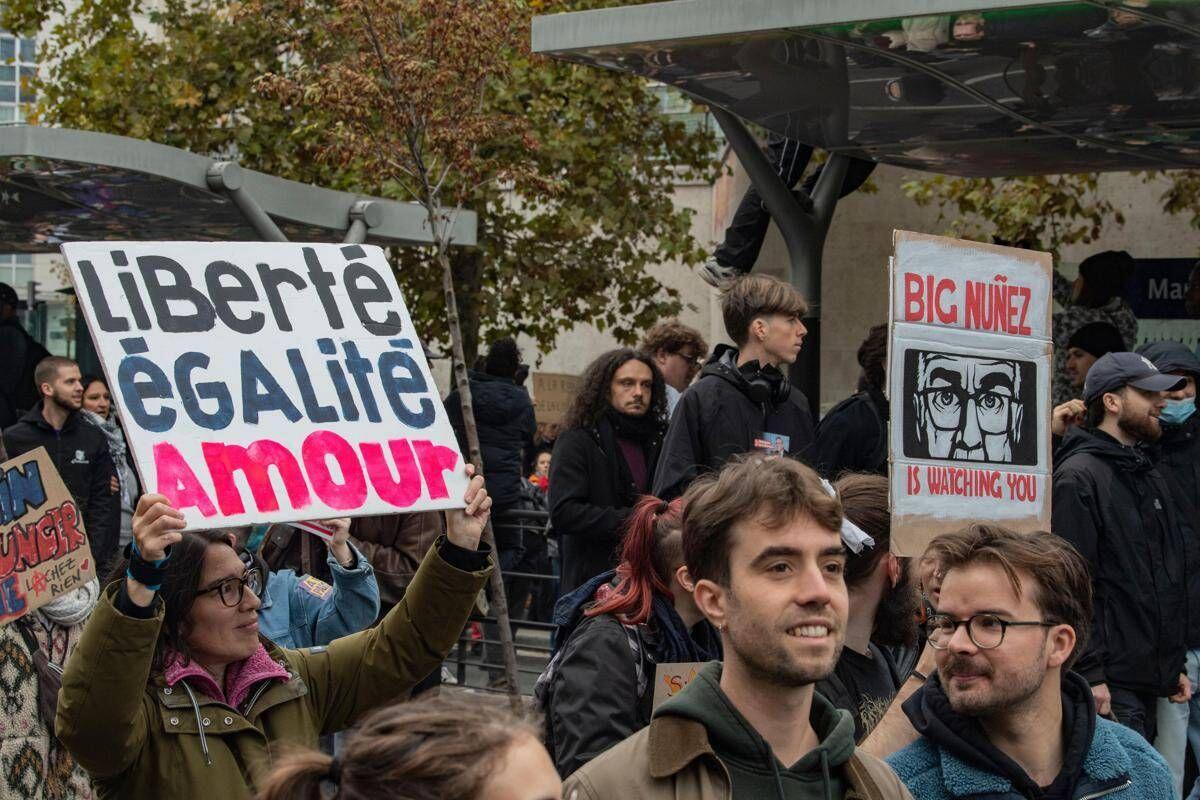 Francia, nuova giornata di proteste: allarme sicurezza, 150mila manifestanti attesi a Parigi - 