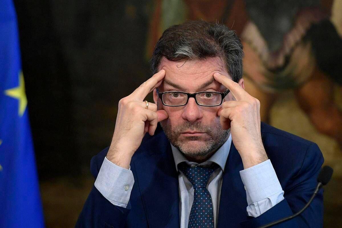 Manovra, scostamento da 28 miliardi. Giorgetti: "Serve un approccio più prudente" - 