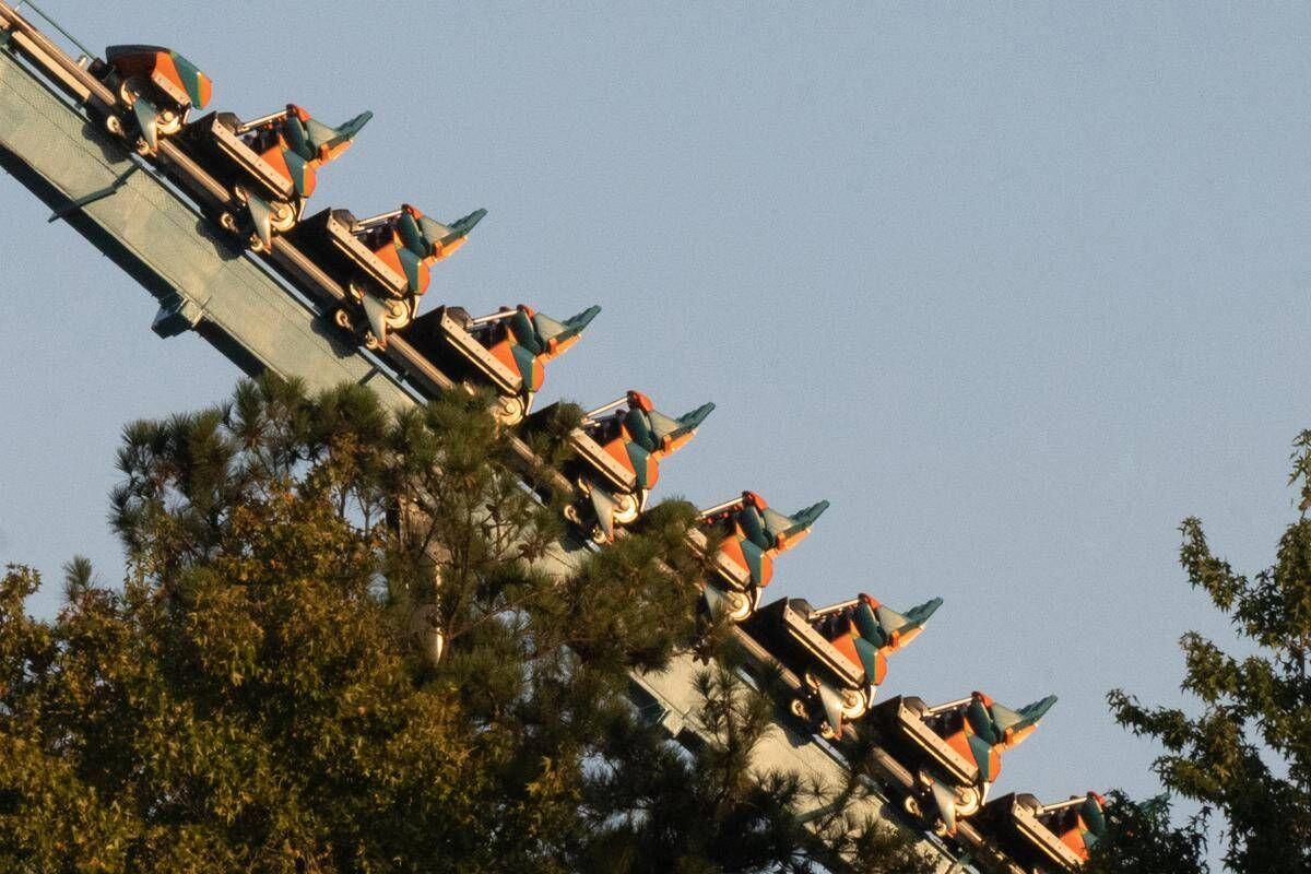 Usa, incidente sulle montagne russe al parco divertimenti in Georgia: 1 morto e numerosi feriti - 