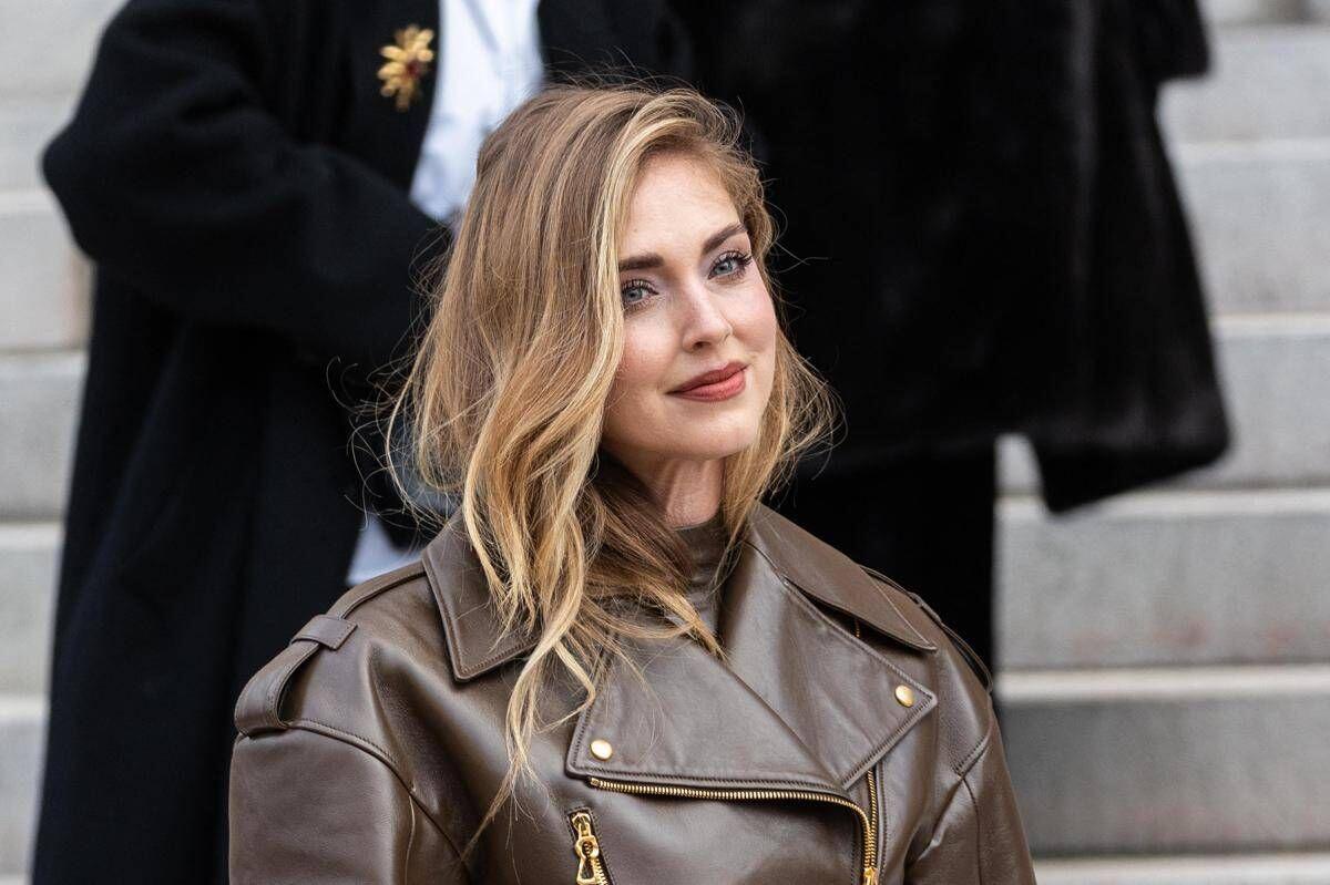 Chiara Ferragni litiga con un hater: "Potete smetterla di giudicare le madri?" - 