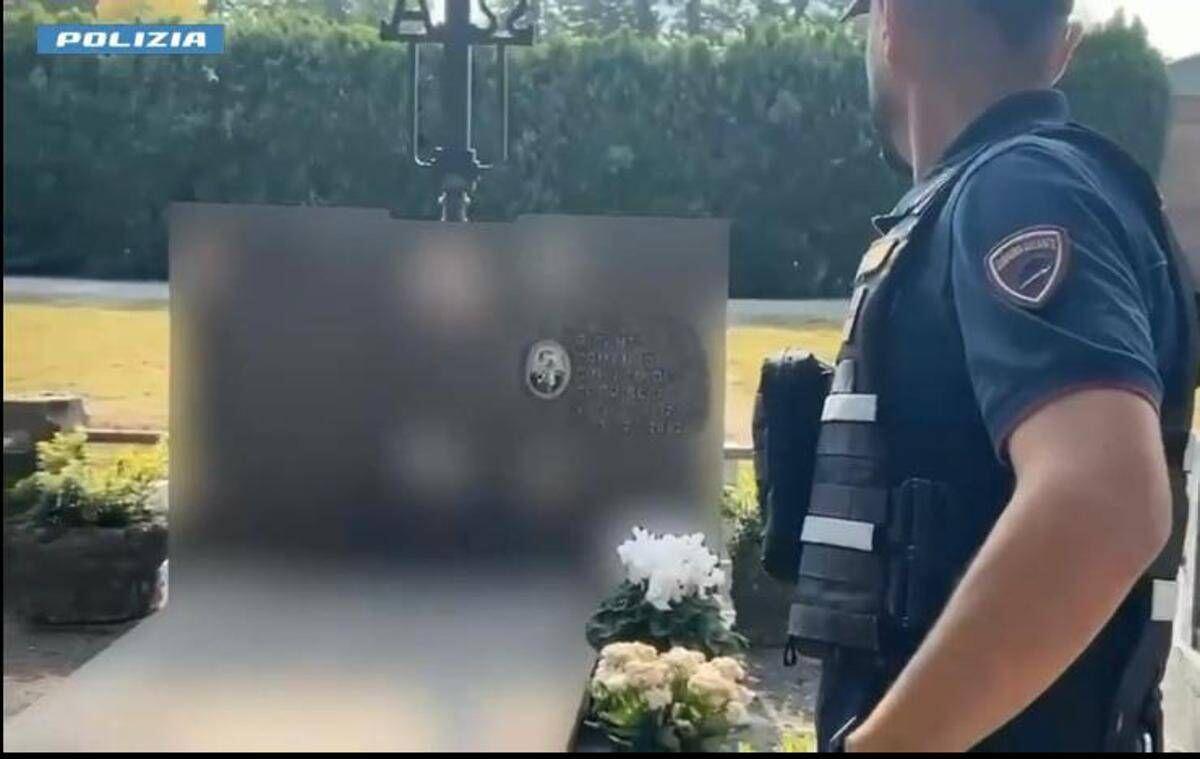 Treviglio, si accanisce contro lapide ex sindaco per una vicenda degli anni '60: denunciata 90enne - 