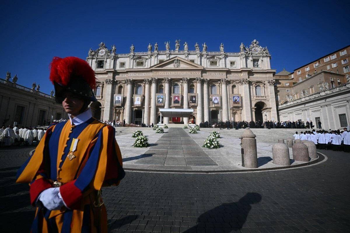 La salute dei Papi, da Giovanni Paolo I a Bergoglio: interventi, malattie e ricoveri degli ultimi pontefici - 