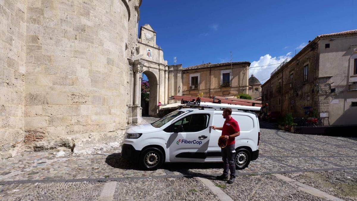 FiberCop porta il digitale a Gerace e connette la Cattedrale Normanna - 
