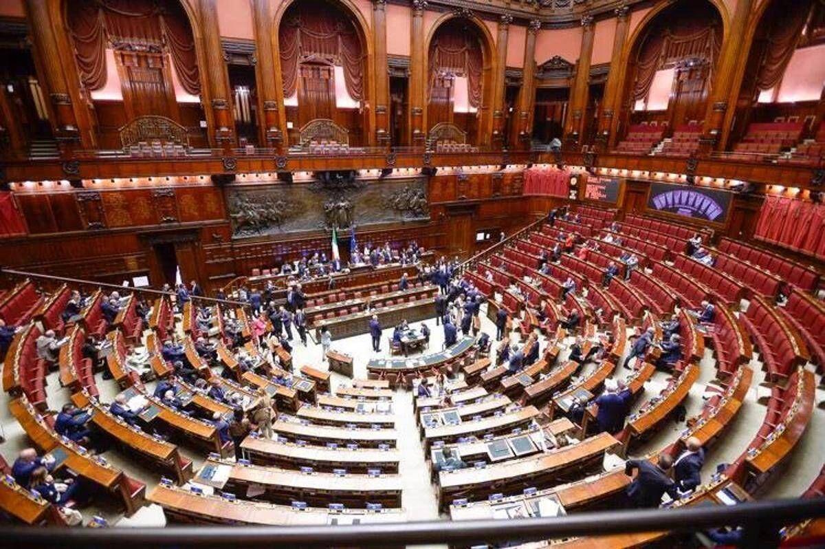 Fa troppo freddo alla Camera, la richiesta: "Meno aria ghiacciata" - 