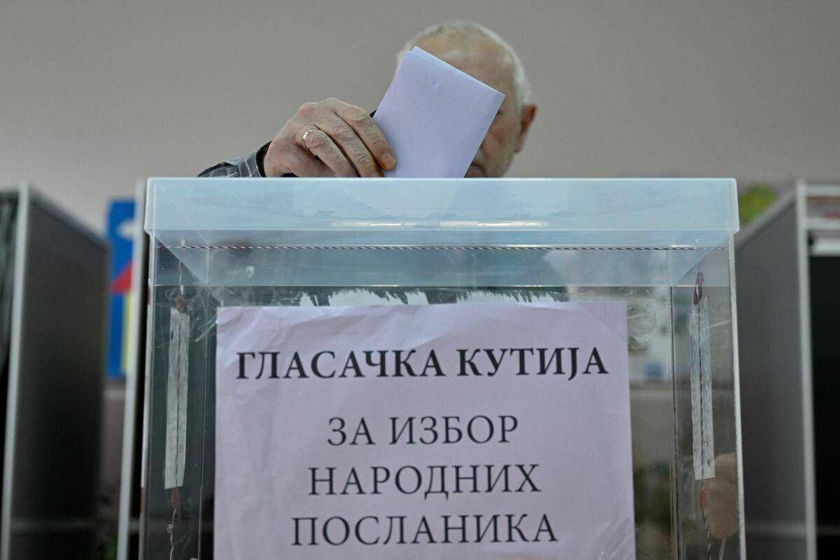 Serbia, seggi aperti per le elezioni parlamentari: al voto 6,4 milioni di elettori - 