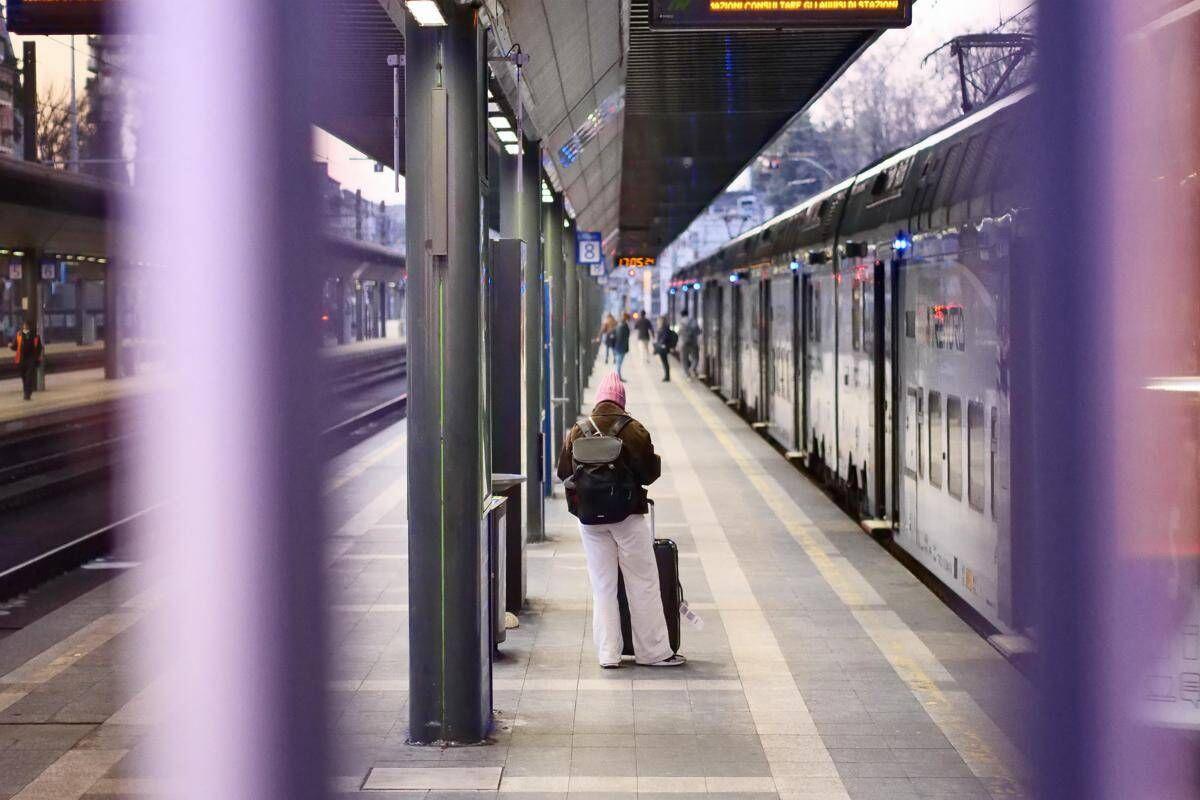 Sciopero generale 30 ottobre 2026, venerdì nero: a rischio treni, aerei, bus e scuola - 