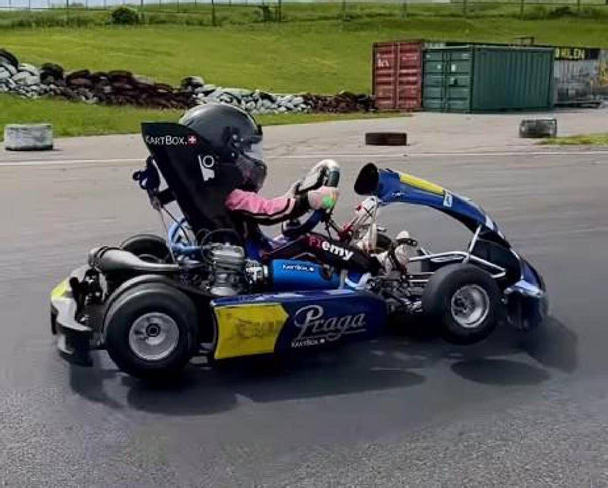 Bambina di cinque anni bandita dalle gare di kart di tutto il mondo, la maxi squalifica - 