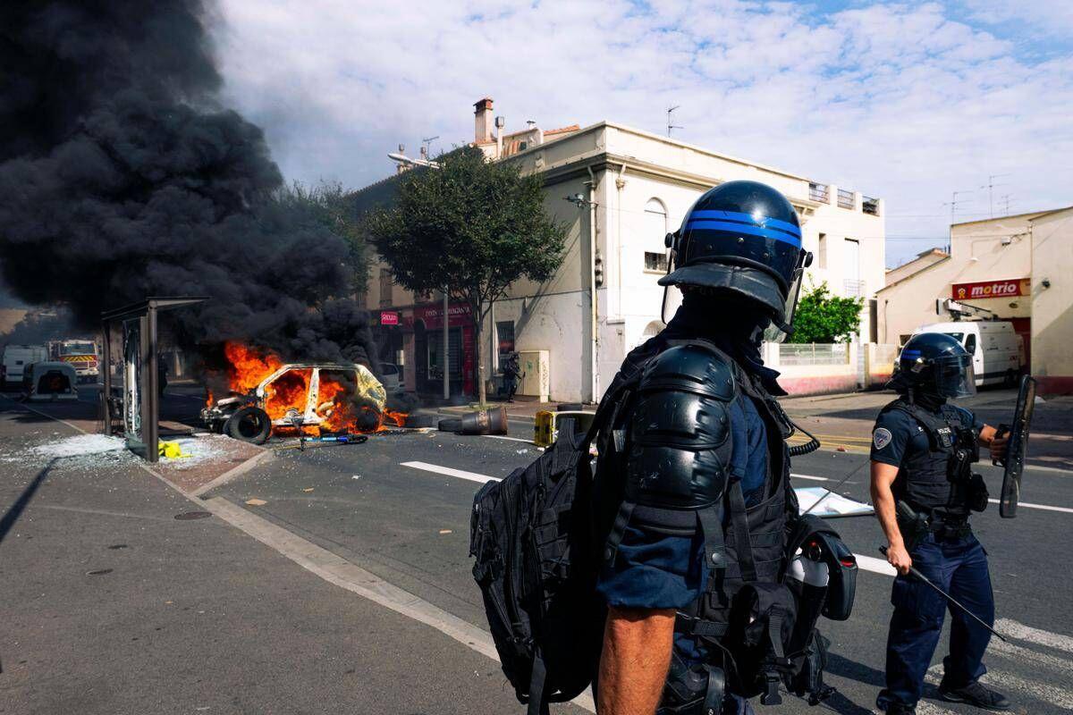 Infiamma la protesta degli studenti in Francia: incendio in una scuola a Metz, fermato 15enne per aggressione - 