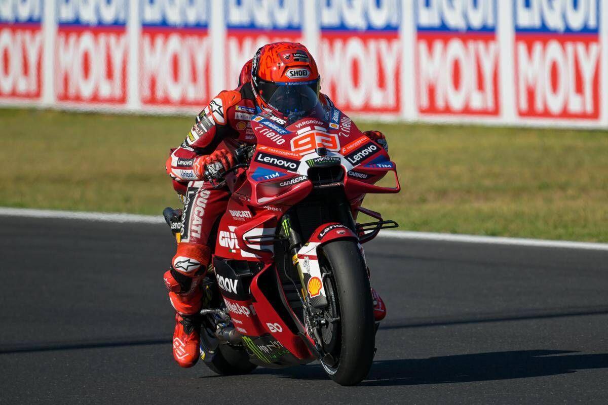 MotoGp, Marquez vince gara Sprint e si avvicina a Martin: ordine d'arrivo Gp Giappone e classifica - 