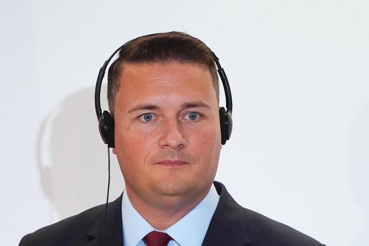 Cyberattacchi, ministro Difesa Gb: "Fate scorte per emergenza di acqua, cibo e contanti" - 
