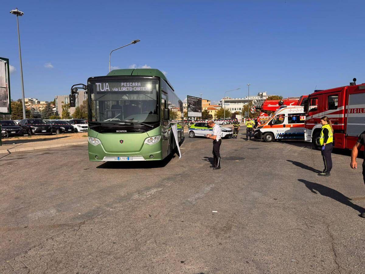 Dramma a Pescara, pullman travolge pedone nel terminal bus: morta una donna - 