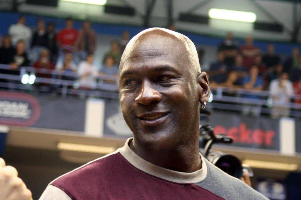 Nba, la canotta indossata da Jordan in Gara-3 delle Finals '98 venduta all'asta per 12,3 milioni - 