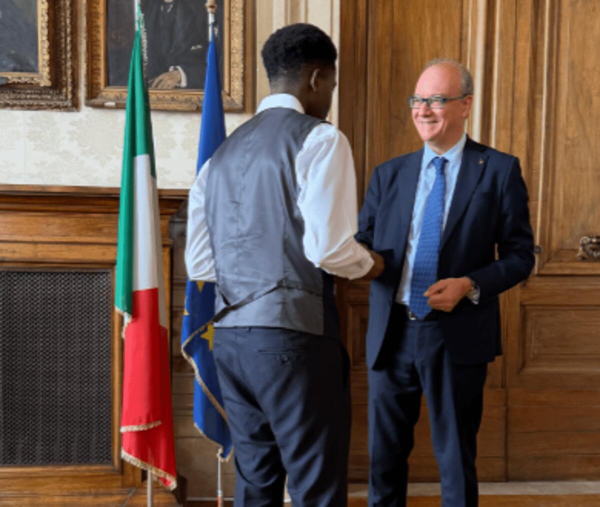 Prof accoltellata a Roma, Valditara premia studente che la salvò: "Esempio di coraggio e solidarietà" - 