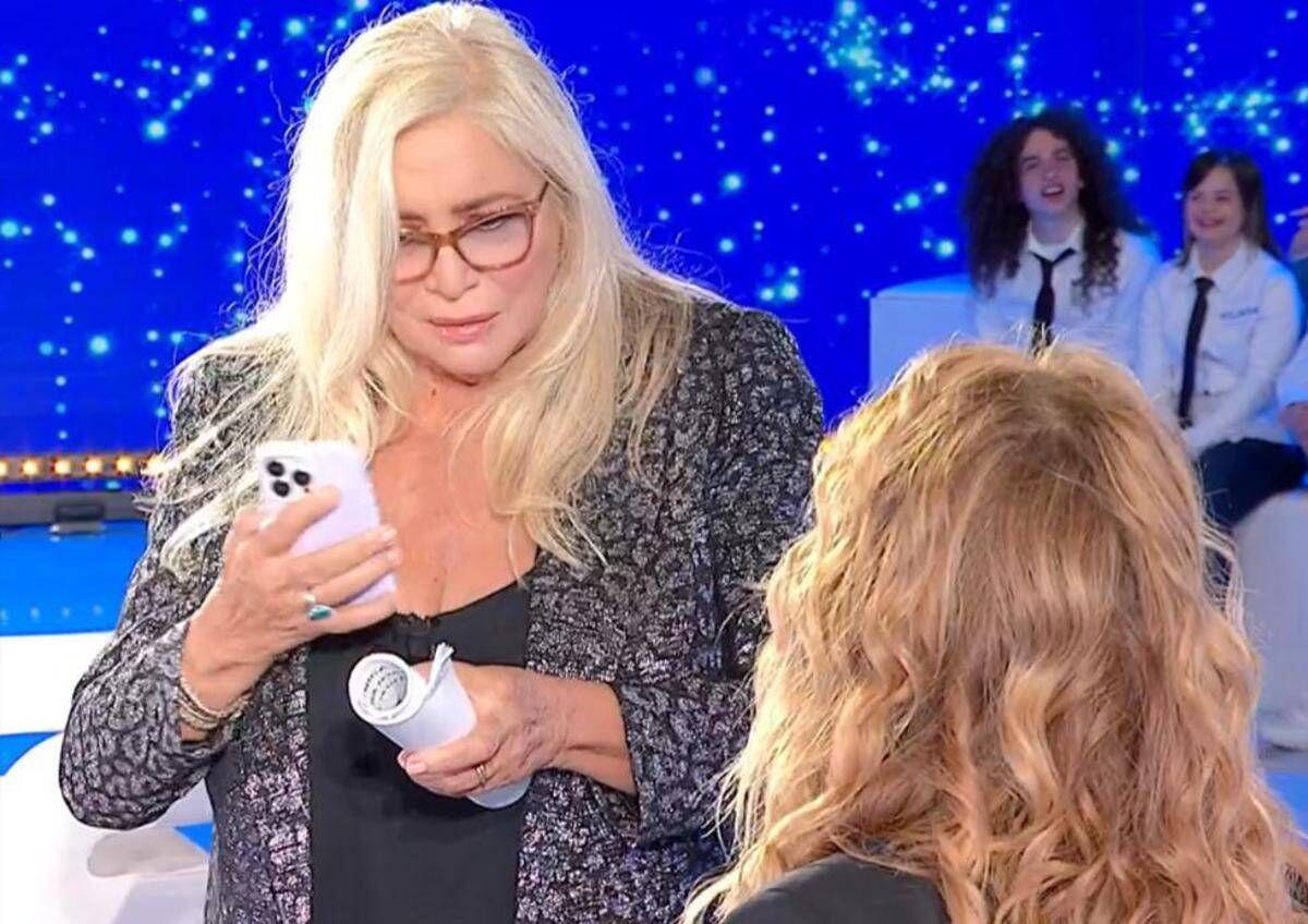Domenica In, Mara Venier intervista Barbara d'Urso e... squilla il telefono: "Non hai ancora imparato?" - 