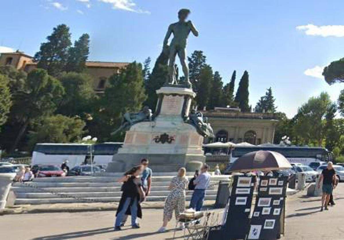 Firenze, bombola di gas sotto copia David a piazzale Michelangelo: si indaga - 