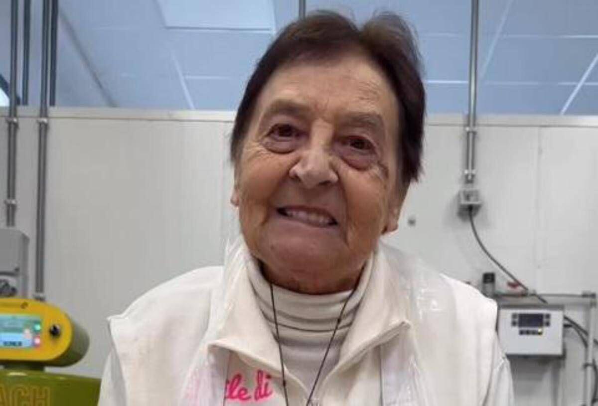 È morta Nonna Silvi, addio alla cuoca toscana diventata una star dei social: aveva 85 anni - 