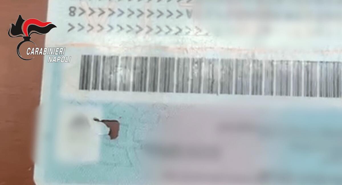 Carte d’identità elettroniche 'decapitate' del microchip: scoperti 3 casi in pochi giorni a Napoli - 
