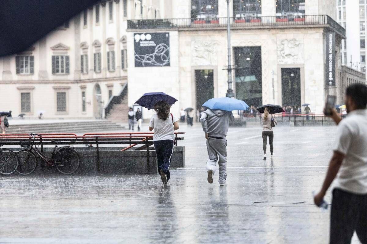 Meteo, piogge e maltempo nel weekend: si abbassano le temperature - 