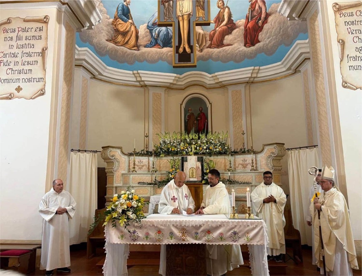 Michele Affidato corona Madonna Petronà - Foto Uff. Stampa Michele Affidato 8.10.2026