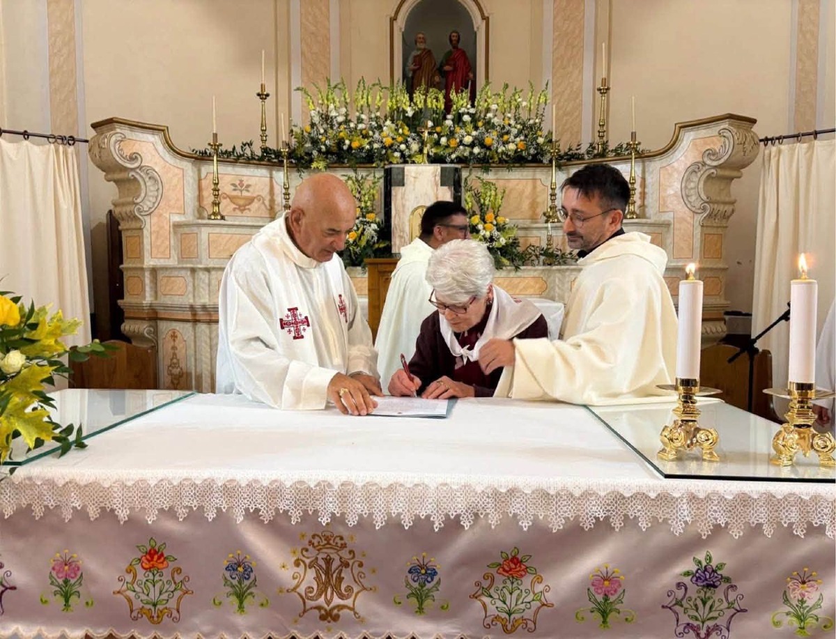 Michele Affidato corona Madonna Petronà - Foto Uff. Stampa Michele Affidato 8.10.2026