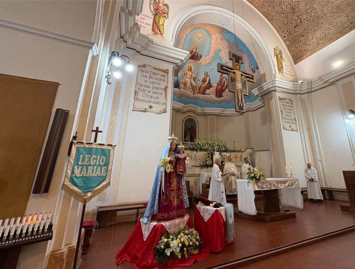Michele Affidato corona Madonna Petronà - Foto Uff. Stampa Michele Affidato 8.10.2026