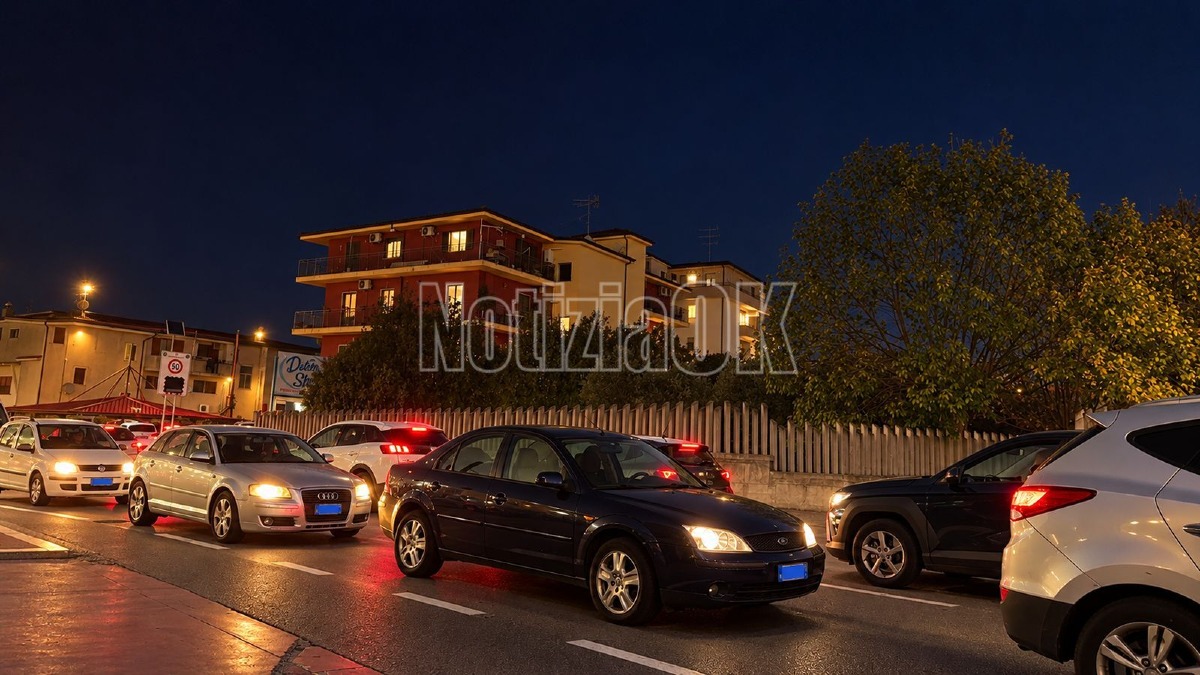 Coda distributori - Crotone - Foto Redazione 15.10.2026