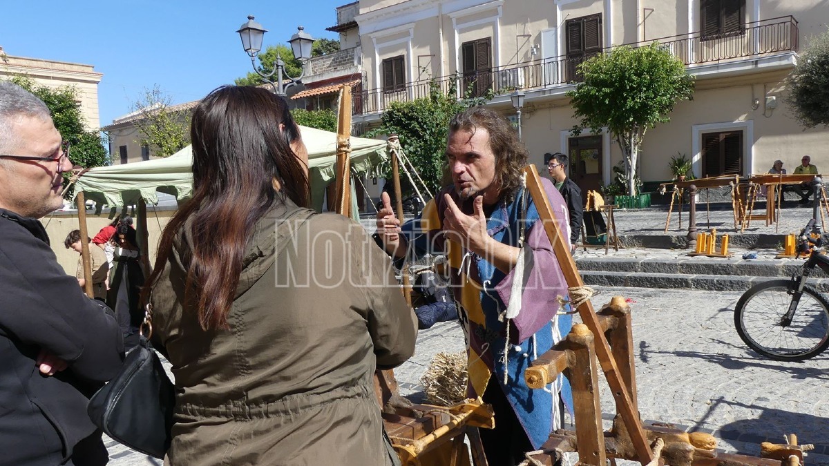 Vivere la storia - Crotone medioevo Piazza Castello - foto redazione 18.10.2026
