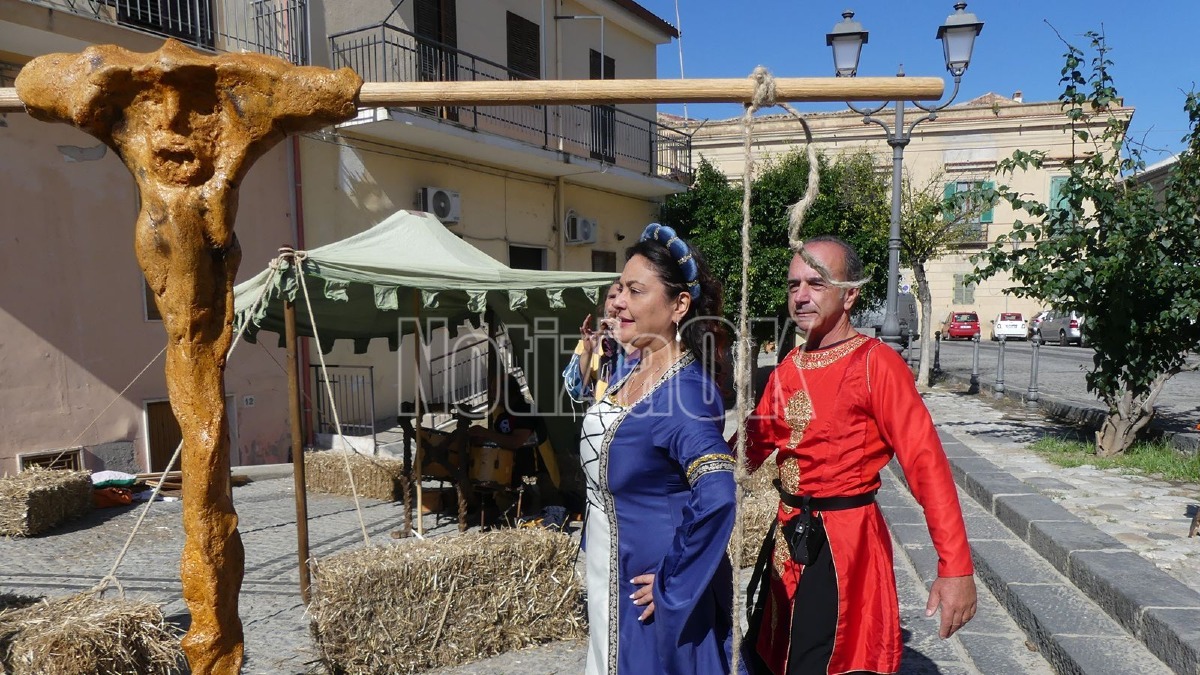 Vivere la storia - Crotone medioevo Piazza Castello - foto redazione 18.10.2026