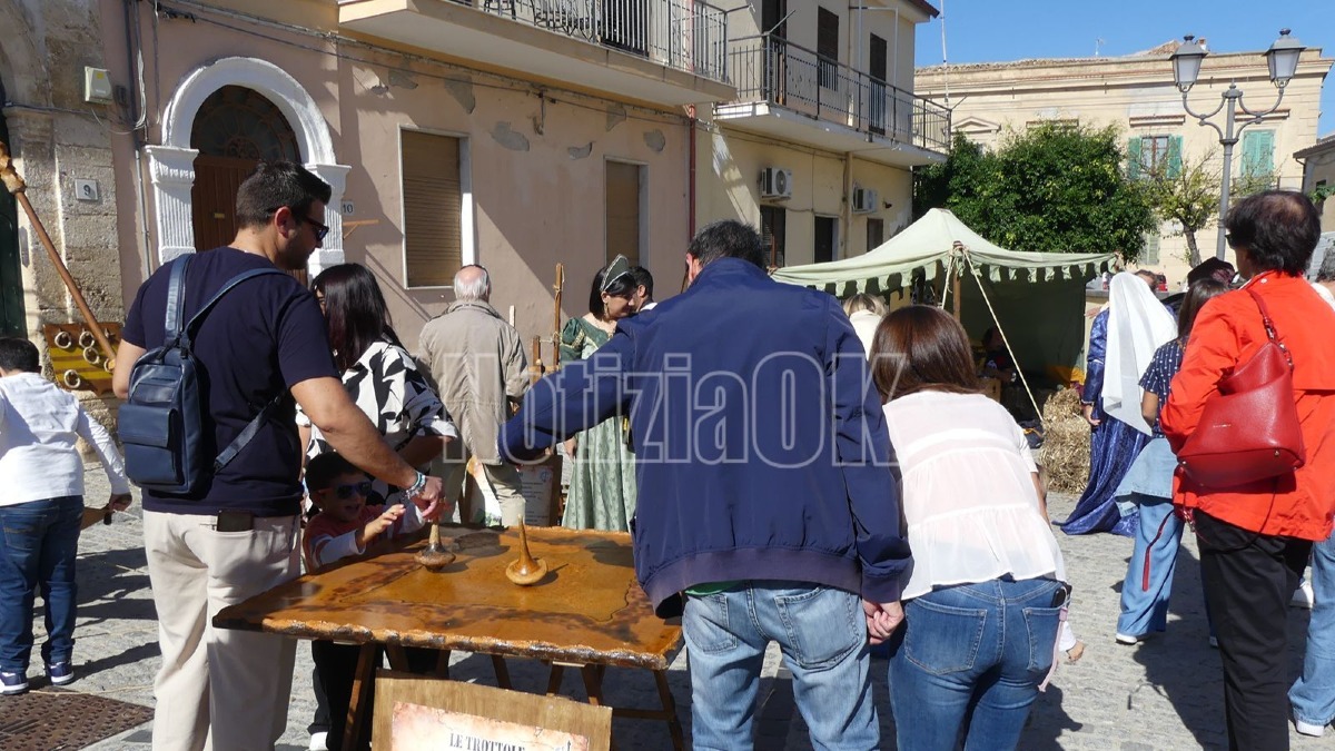 Vivere la storia - Crotone medioevo Piazza Castello - foto redazione 18.10.2026