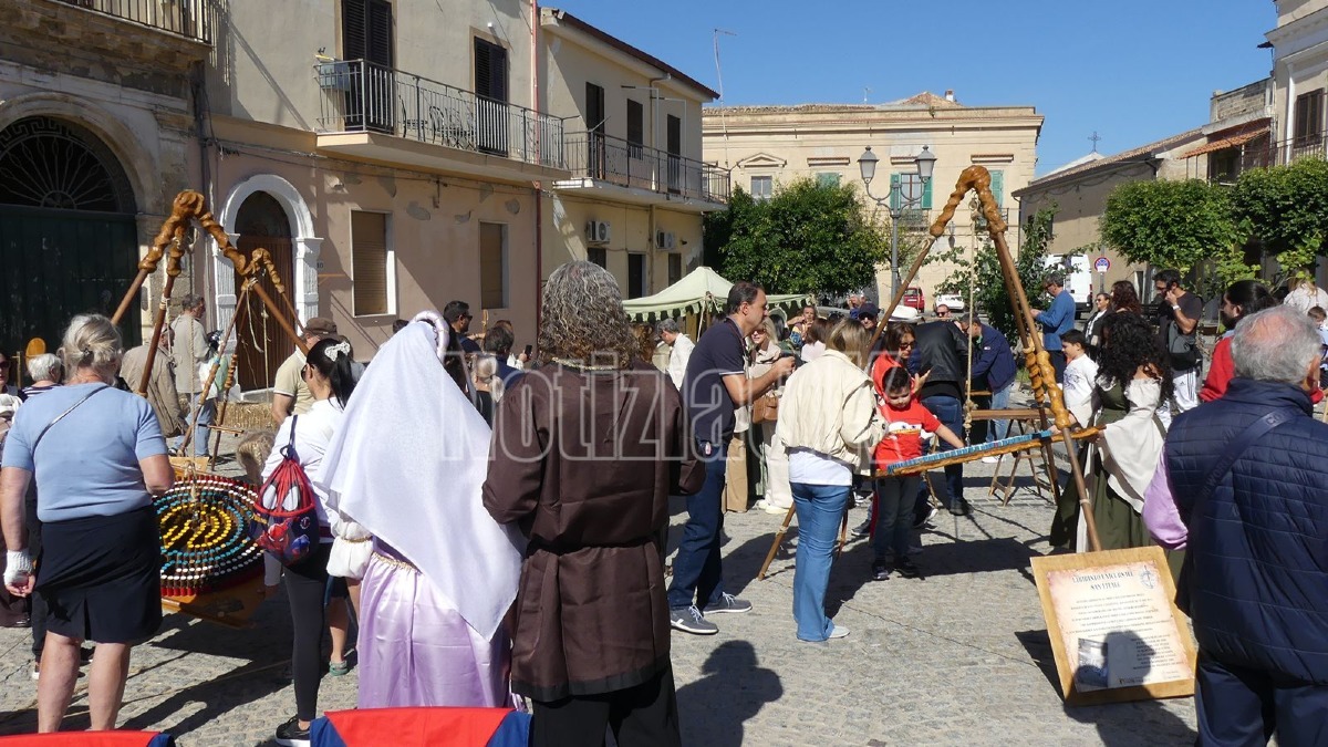 Vivere la storia - Crotone medioevo Piazza Castello - foto redazione 18.10.2026