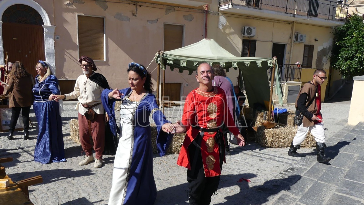 Vivere la storia - Crotone medioevo Piazza Castello - foto redazione 18.10.2026