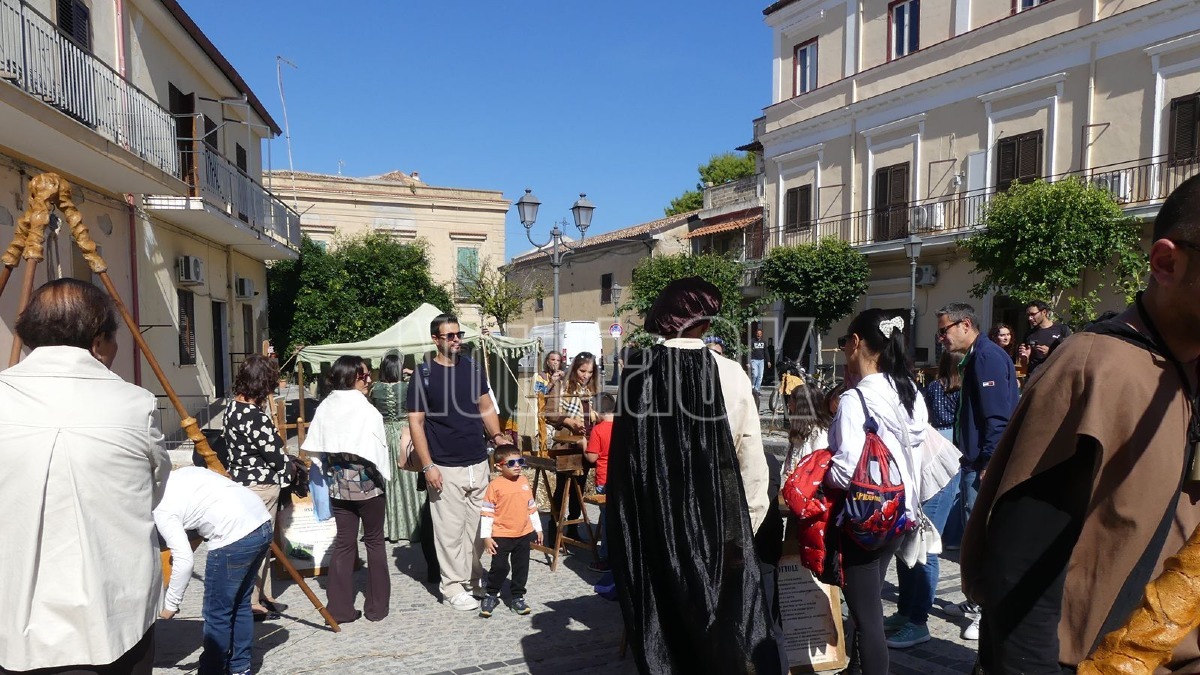 Vivere la storia - Crotone medioevo Piazza Castello - foto redazione 18.10.2026